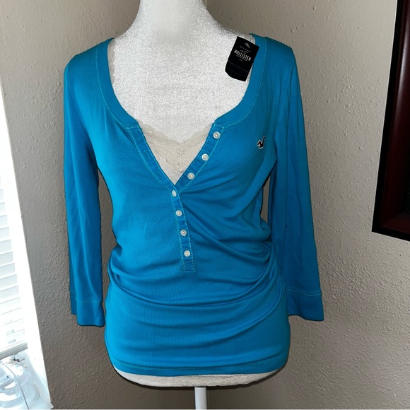 Hollister Tops - NWT! Vintage Y2K Hollister 2000s 3/4 Sleeve Ribbed Henley Top
